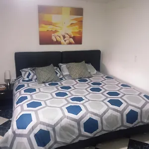 Отель Hotel Boutique Mendoza - Cerca Aeropuerto El Dorado, Богота